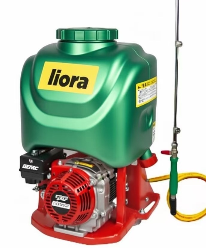 Backpack gasoline sprayer